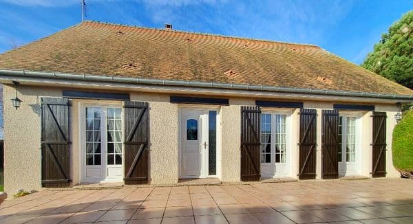 Maison plain pied avec sous-sol complet et combles aménageables à Gouvix — photo 1 sur 9