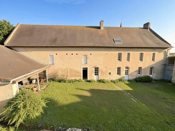 Corps de ferme au cœur de Biéville-Beuville - Fort potentiel — photo 1 sur 9