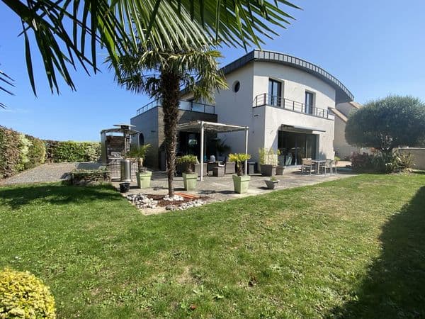 Maison récente T7 proche mer - 212m2 à Amfreville — photo 1 sur 13
